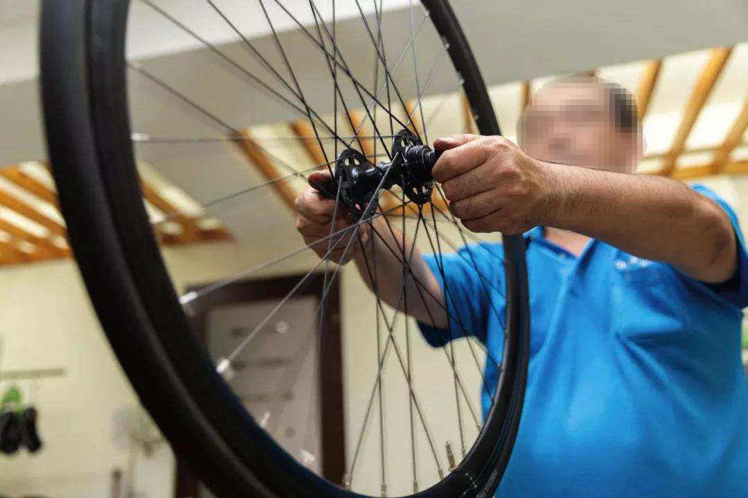 Road tubeless tire replacement teaching 1