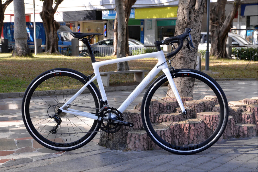 Trifox X16QR lightweight carbon road bike racing frame